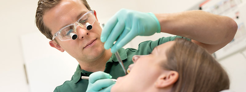 Zahnarztpraxis Dr. Philipp Broecker - Ästhetische Zahnheilkunde