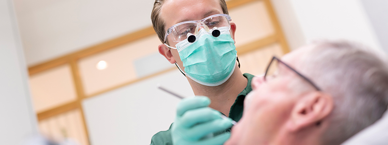 Zahnarztpraxis Dr. Philipp Broecker - Oralchirurgie